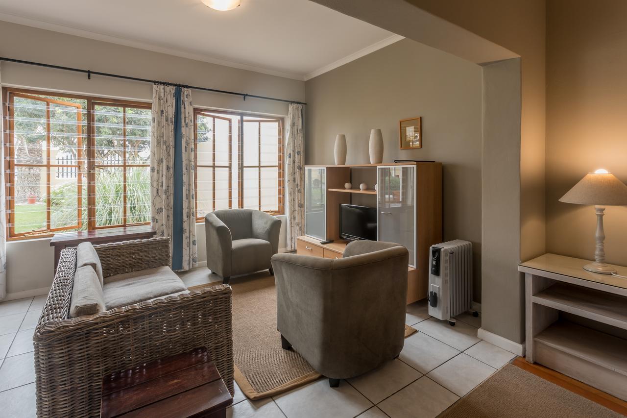 Family Room,642802743:JPEG
